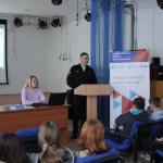 В Самарском регионе полицейские и общественники провели профориентационную встречу с учащимися школы