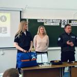 Сотрудники Похвистневской Госавтоинспекции совместно с общественниками организовали познавательное мероприятие для учащихся полицейского класса ГБОУ СОШ села Среднее Аверкино. Классный час прошел в интерактивной форме и позволил школьникам ближе познакомиться с деятельностью сотрудников Госавтоинспекции. 