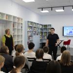 В рамках Всероссийской акции «Неделя безопасного Рунета» сотрудники модельной Библиотеки детских историй провели урок информационной грамотности «Интернет: интересно, полезно, безопасно».  В котором приняли участие сотрудники полиции и члены Общественного совета. 